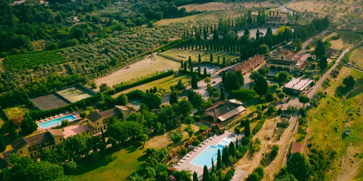 4* hotel pri Florencii: raňajky alebo polpenzia, v lete bazén, možnosť jazdy na koni