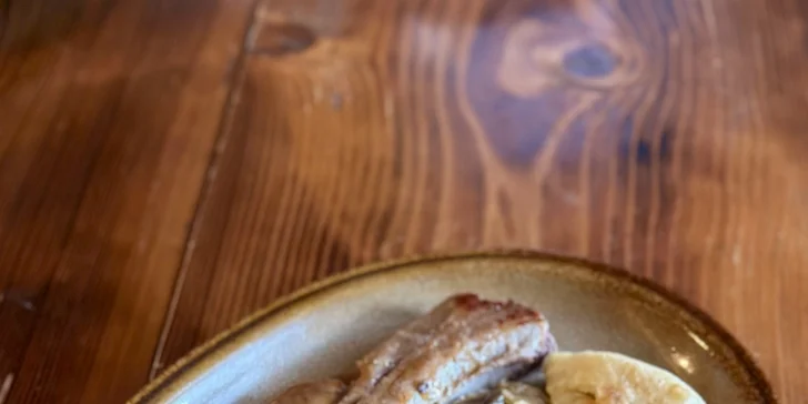 Grilovaná kotleta, richtársky tanier, grilovaný ovčí syr alebo domáce tagliatelle