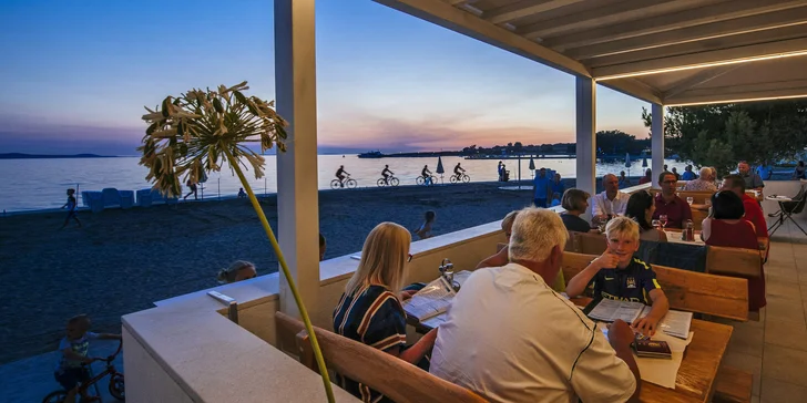 Prázdninový areál v Chorvátsku: štúdio alebo apartmán až pre 5 osôb, pláž a bazénový komplex