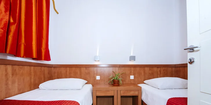 Prázdninový areál v Chorvátsku: štúdio alebo apartmán až pre 5 osôb, pláž a bazénový komplex