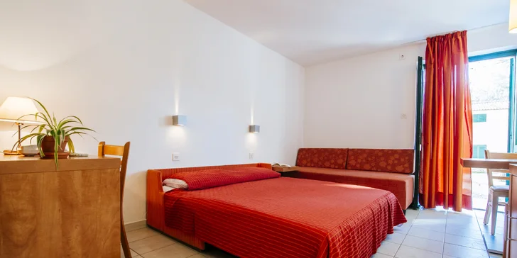 Prázdninový areál v Chorvátsku: štúdio alebo apartmán až pre 5 osôb, pláž a bazénový komplex