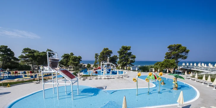 Prázdninový areál v Chorvátsku: štúdio alebo apartmán až pre 5 osôb, pláž a bazénový komplex