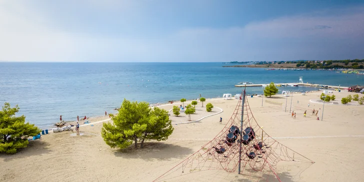 Prázdninový areál v Chorvátsku: štúdio alebo apartmán až pre 5 osôb, pláž a bazénový komplex