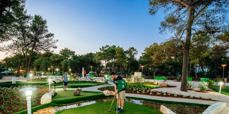 Prázdninový areál v Chorvátsku: štúdio alebo apartmán až pre 5 osôb, pláž a bazénový komplex