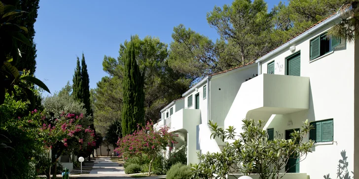 Prázdninový areál v Chorvátsku: štúdio alebo apartmán až pre 5 osôb, pláž a bazénový komplex