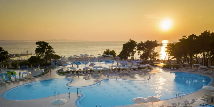 Prázdninový areál v Chorvátsku: štúdio alebo apartmán až pre 5 osôb, pláž a bazénový komplex