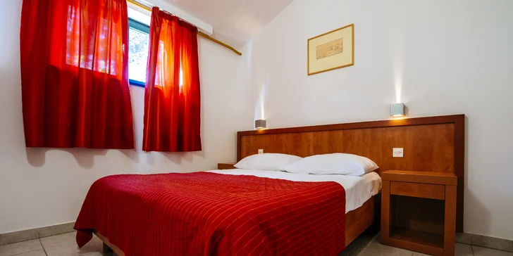 Prázdninový areál v Chorvátsku: štúdio alebo apartmán až pre 5 osôb, pláž a bazénový komplex