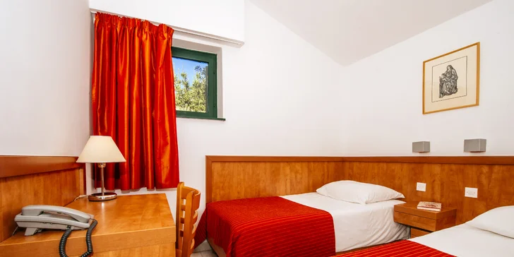 Prázdninový areál v Chorvátsku: štúdio alebo apartmán až pre 5 osôb, pláž a bazénový komplex