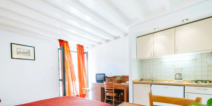 Prázdninový areál v Chorvátsku: štúdio alebo apartmán až pre 5 osôb, pláž a bazénový komplex