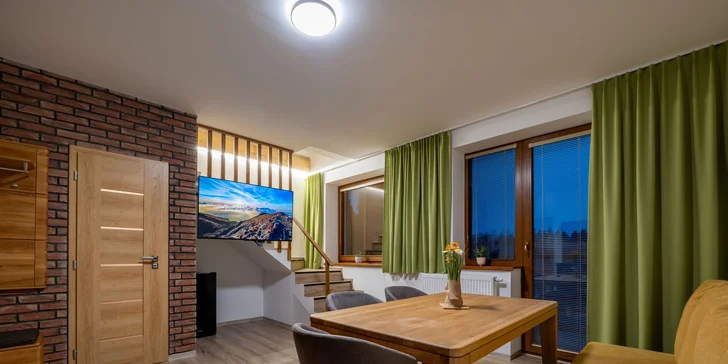 Štýlové apartmány na Liptove: strava, výhľad na hory aj wellness v hobitích domčekoch
