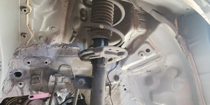 Antikorózne ošetrenie podvozku a dutín vozidla: ochrana so systémom DINITROL