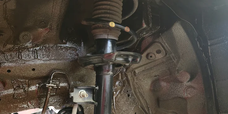 Antikorózne ošetrenie podvozku a dutín vozidla: ochrana so systémom DINITROL