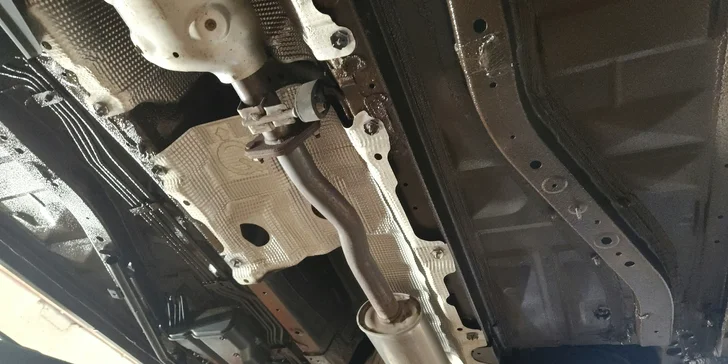 Antikorózne ošetrenie podvozku a dutín vozidla: ochrana so systémom DINITROL