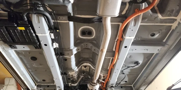 Antikorózne ošetrenie podvozku a dutín vozidla: ochrana so systémom DINITROL