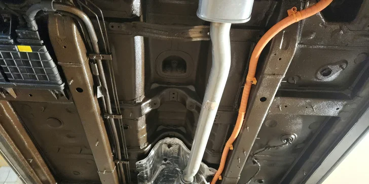 Antikorózne ošetrenie podvozku a dutín vozidla: ochrana so systémom DINITROL