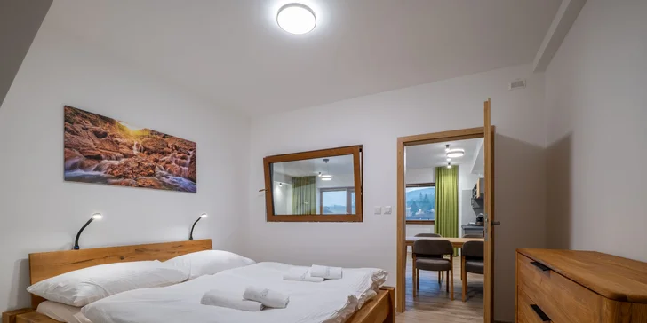 Štýlové apartmány na Liptove: strava, výhľad na hory aj wellness v hobitích domčekoch