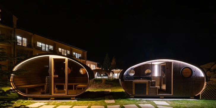 Štýlové apartmány na Liptove: strava, výhľad na hory aj wellness v hobitích domčekoch