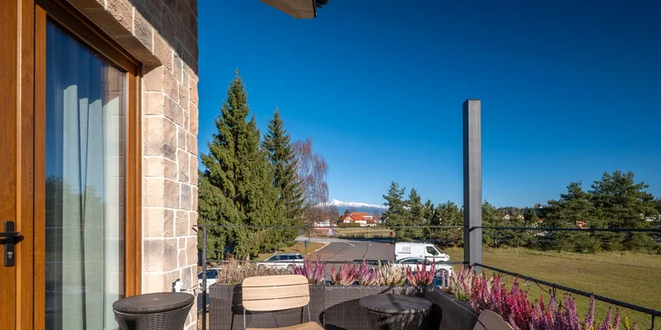 Štýlové apartmány na Liptove: strava, výhľad na hory aj wellness v hobitích domčekoch