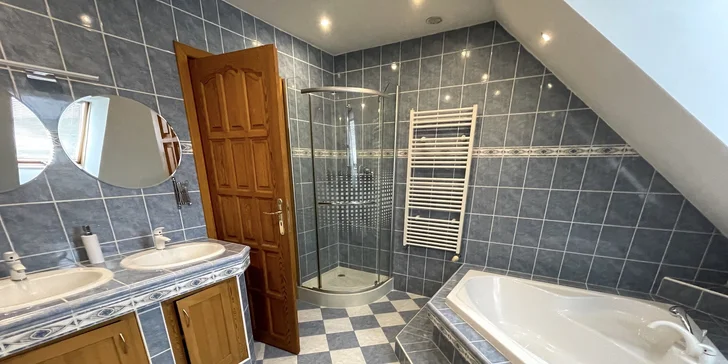 Pobyt v Uničove s raňajkami alebo polpenziou, bazénom, neobmedzeným wellness aj bowlingom