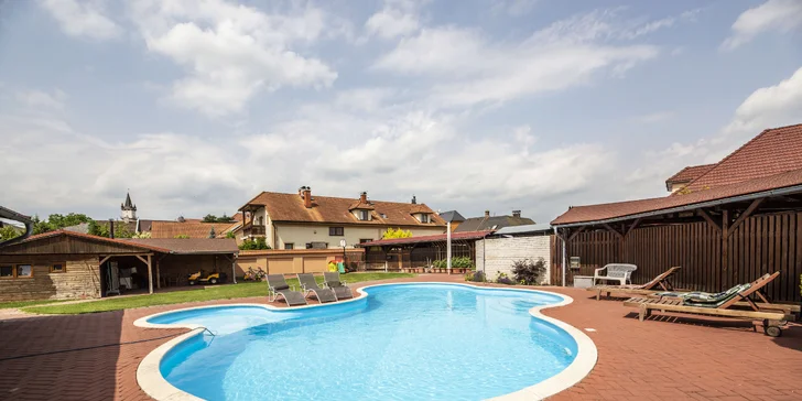 Pobyt v Uničove s raňajkami alebo polpenziou, bazénom, neobmedzeným wellness aj bowlingom