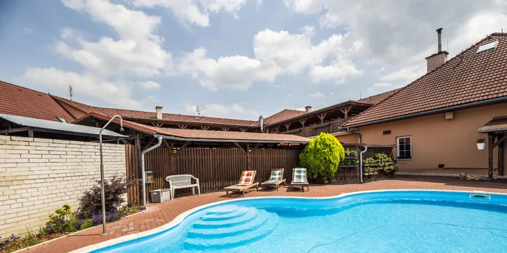 Pobyt v Uničove s raňajkami alebo polpenziou, bazénom, neobmedzeným wellness aj bowlingom