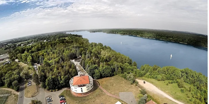 Pobyt pri jazere na okraji Poznane: moderné izby, raňajky aj parkovanie zadarmo