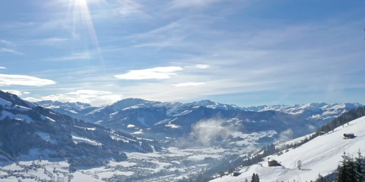 Pohodová dovolenka v Alpách: tirolský hotel s polpenziou, neobmedzene sauny, viac než 200 km zjazdoviek