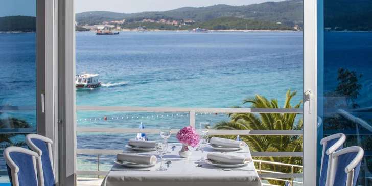 Slnečný pobyt v Dalmácii: hotel priamo pri mori, strava a bazén