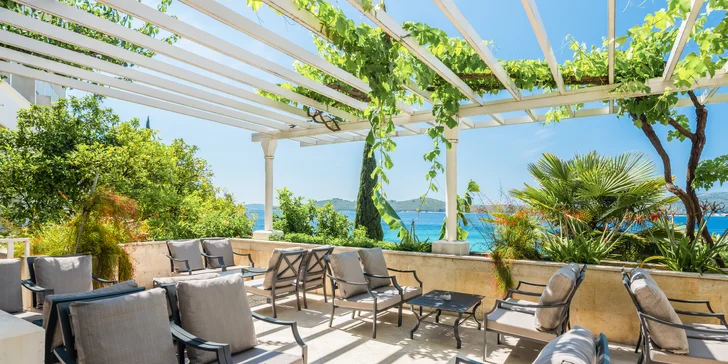 Slnečný pobyt v Dalmácii: hotel priamo pri mori, strava a bazén