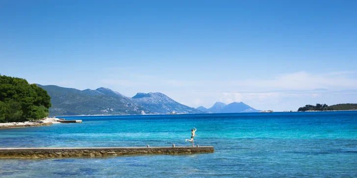 Slnečný pobyt v Dalmácii: hotel priamo pri mori, strava a bazén