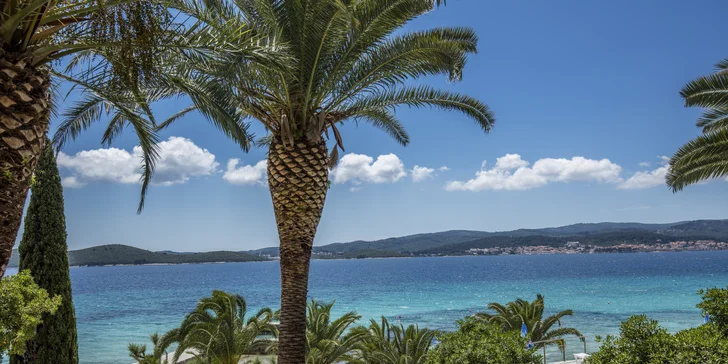 Slnečný pobyt v Dalmácii: hotel priamo pri mori, strava a bazén