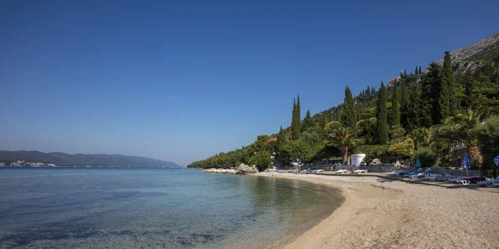 Slnečný pobyt v Dalmácii: hotel priamo pri mori, strava a bazén