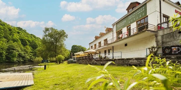 Dovolenka v stredných Čechách pre vášnivých vodákov aj turistov: izba alebo chatka priamo pri brehu rieky Sázavy