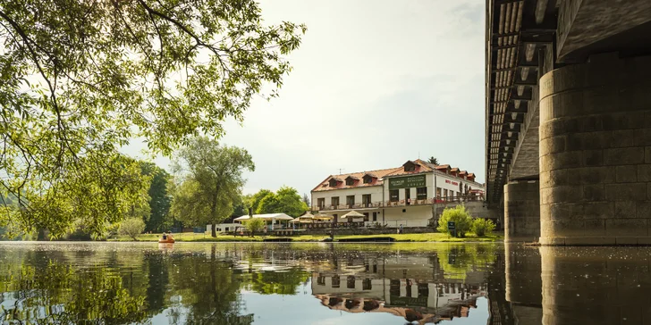 Dovolenka v stredných Čechách pre vášnivých vodákov aj turistov: izba alebo chatka priamo pri brehu rieky Sázavy