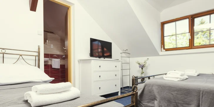 Dovolenka v stredných Čechách pre vášnivých vodákov aj turistov: izba alebo chatka priamo pri brehu rieky Sázavy