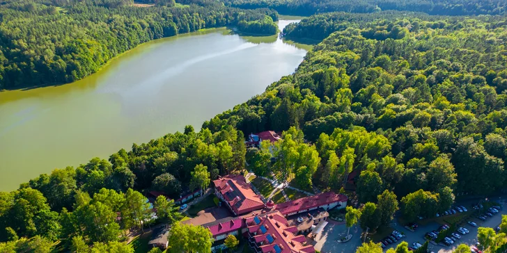 Pobyt pri Mazurských jazerách: 4* hotel s raňajkami, wellness a zábava pre malých aj veľkých