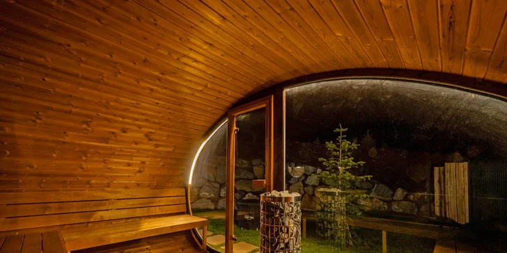 Štýlové apartmány na Liptove: strava, výhľad na hory aj wellness v hobitích domčekoch