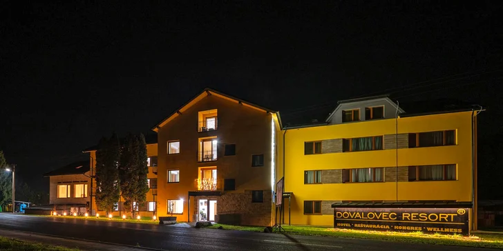 Štýlové apartmány na Liptove: strava, výhľad na hory aj wellness v hobitích domčekoch