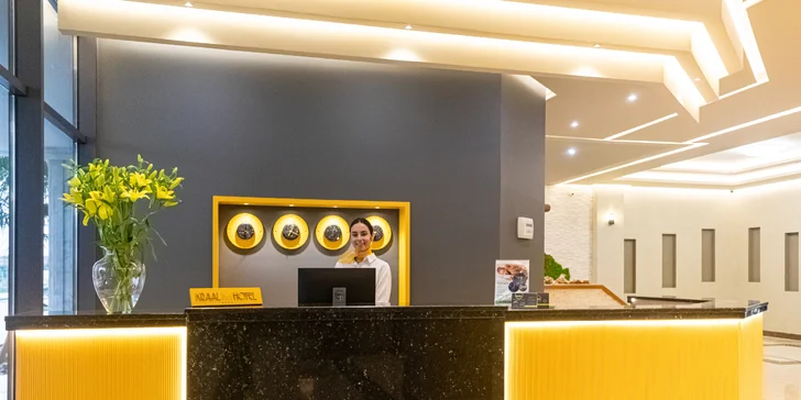 Pohoda v Albánsku priamo pri mori: 4* hotel s vonkajším bazénom, raňajky alebo polpenzia