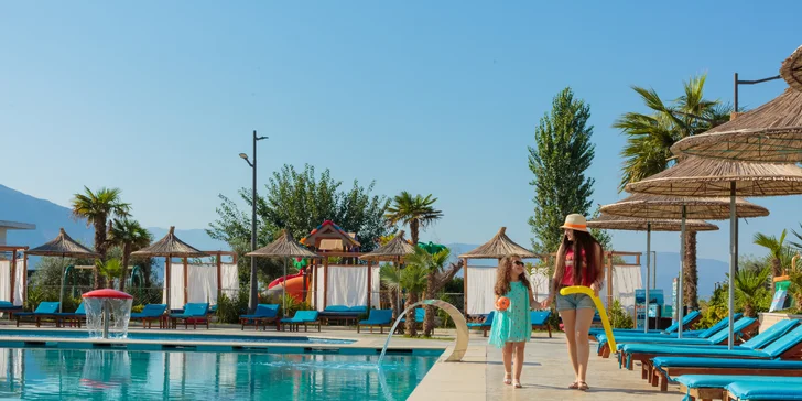 Pohoda v Albánsku priamo pri mori: 4* hotel s vonkajším bazénom, raňajky alebo polpenzia