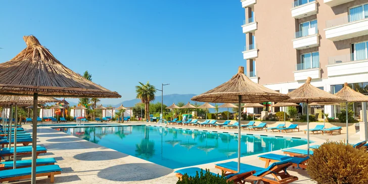 Pohoda v Albánsku priamo pri mori: 4* hotel s vonkajším bazénom, raňajky alebo polpenzia
