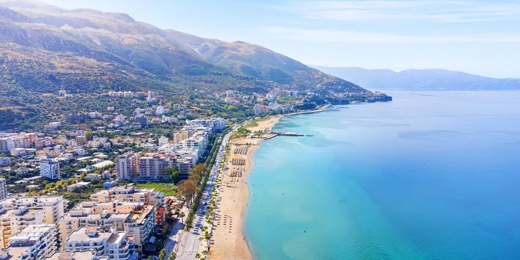 Pohoda v Albánsku priamo pri mori: 4* hotel s vonkajším bazénom, raňajky alebo polpenzia