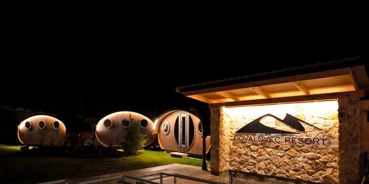 Štýlové apartmány na Liptove: strava, výhľad na hory aj wellness v hobitích domčekoch