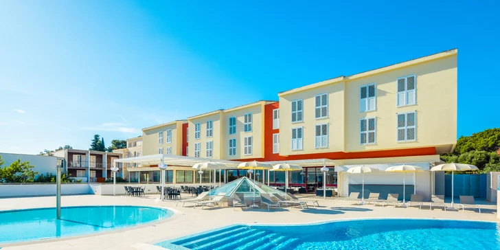 Relax na ostrove Korčula: 4* hotel so stravou, neobmedzeným wellness aj večerným a detským programom