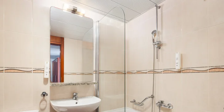 Relax na ostrove Korčula: 4* hotel so stravou, neobmedzeným wellness aj večerným a detským programom