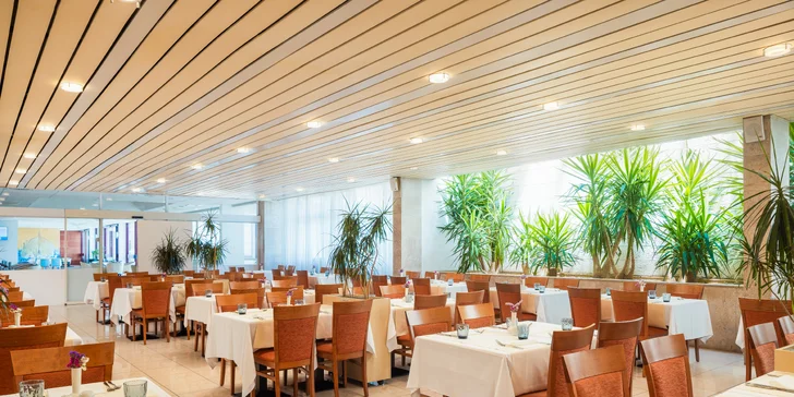 Relax na ostrove Korčula: 4* hotel so stravou, neobmedzeným wellness aj večerným a detským programom