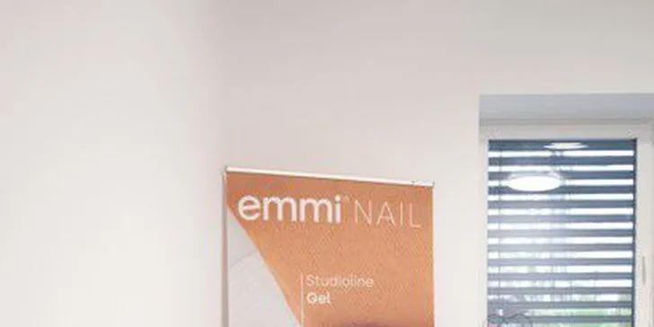 Japonská manikúra, spevňujúce aj prémiové ošetrenia s masážou rúk a parafínovým zábalom