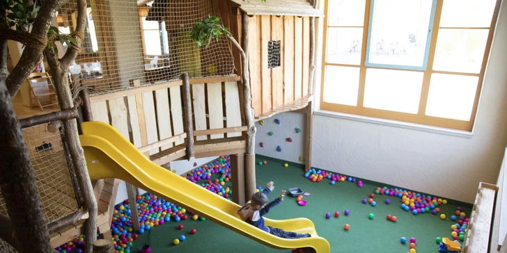 Rodinná dovolenka v Rakúsku: hotel s polpenziou a wellness, malá zoo aj vonkajšie bazény