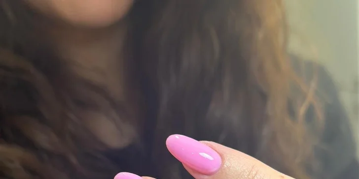 Japonská manikúra, spevňujúce aj prémiové ošetrenia s masážou rúk a parafínovým zábalom