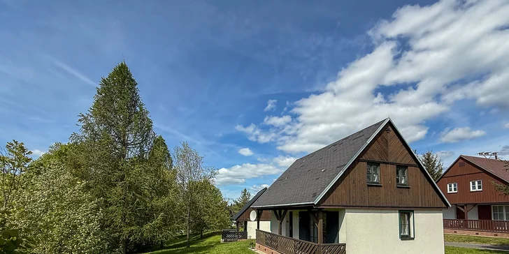Chaty v Čistej v Krkonošiach až pre 8 osôb: zjazdovky, výlety a v lete bazén
